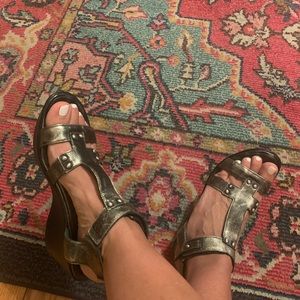 🔘NAOT 🎉host pick🎉Metallic Gray Leather Wedge